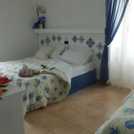 Oasi Madre Della Pace Alojamento de Acomodação e Pequeno-almoço Sorrento